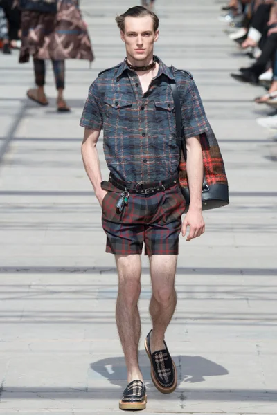 Look 22